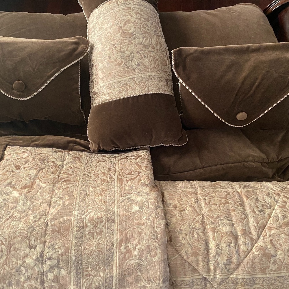 Burlington king size bedding 8 pieces